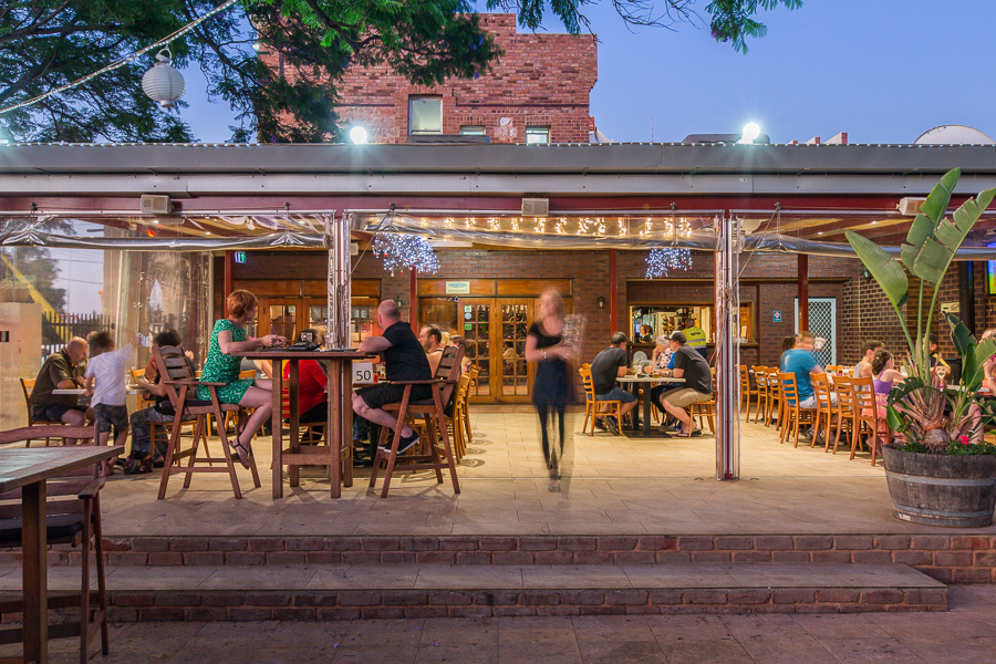 Sheffield's Bar, Restaurant and Woodfired Pizzas