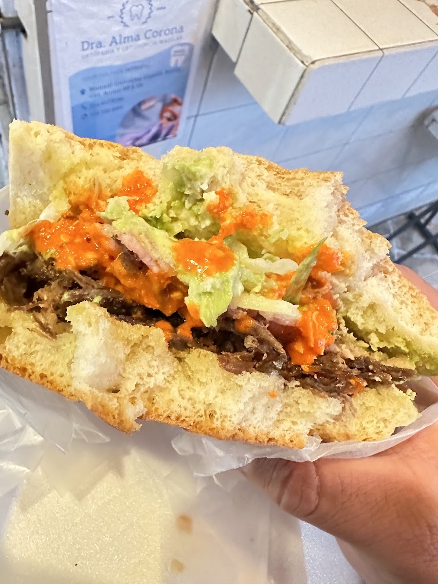 Hamburguesas , tortas y burritos ' El Árabe '