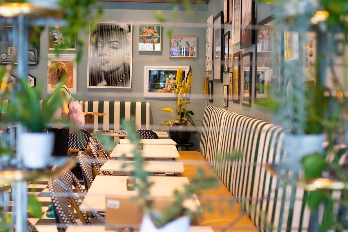 Kiki's Dining & Drinks