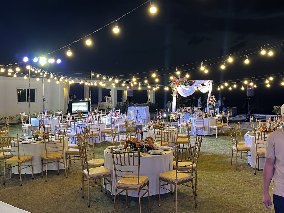 Sundowners Beach Club