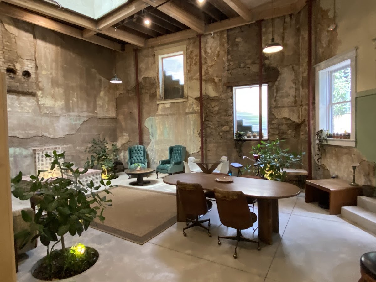 Earl’s Cafe @ Warner Hotel