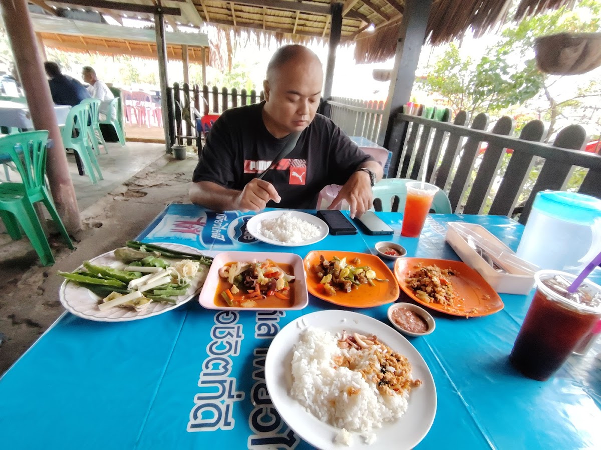 กระท่อมวันนั้น (Nasi Berlauk & Ulam)