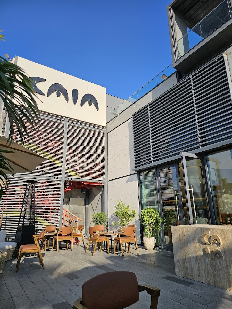 Caia Cafè & Restaurant