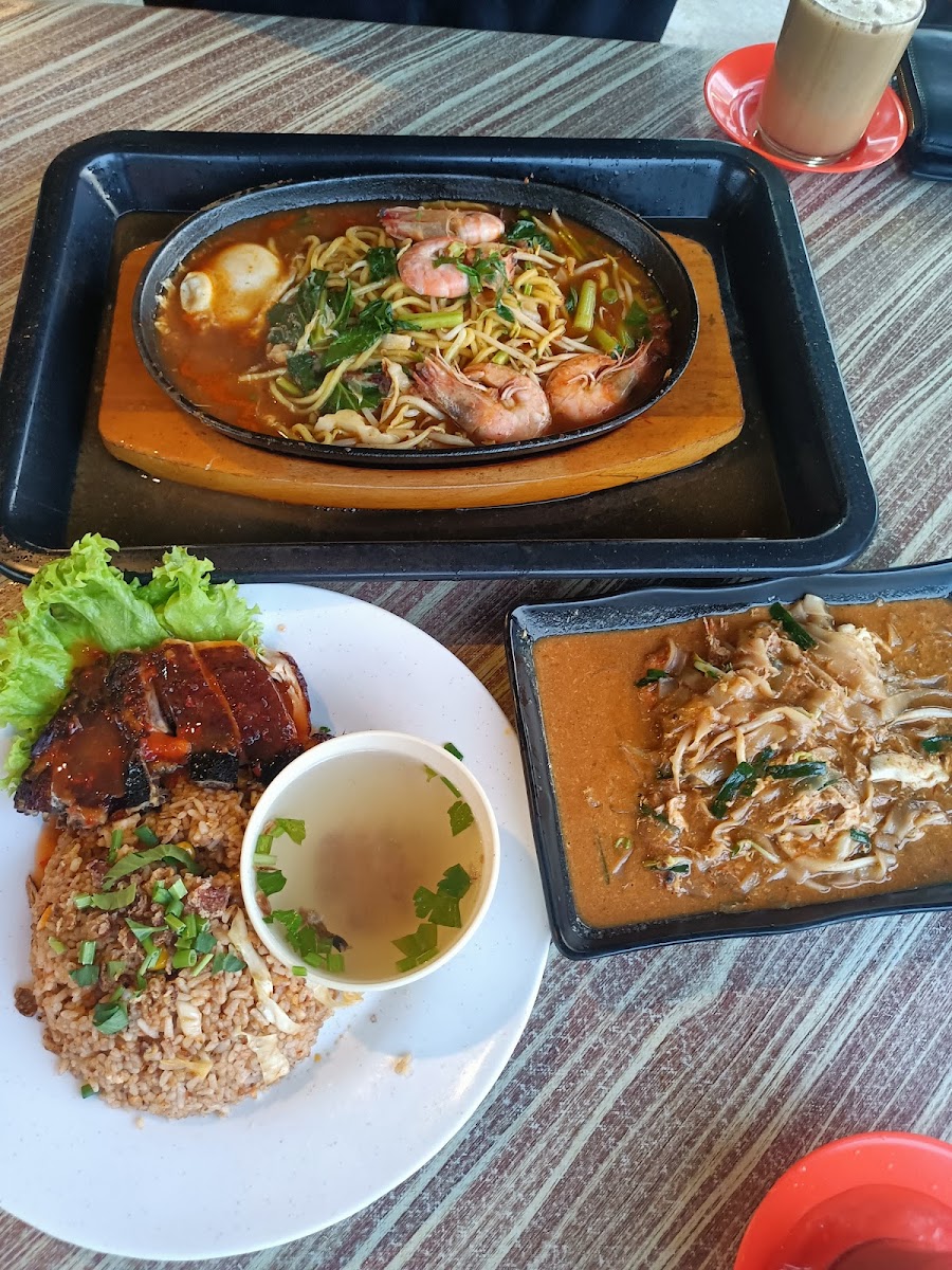 Abah Char Kuey Teow dan Mee Udang Berasap