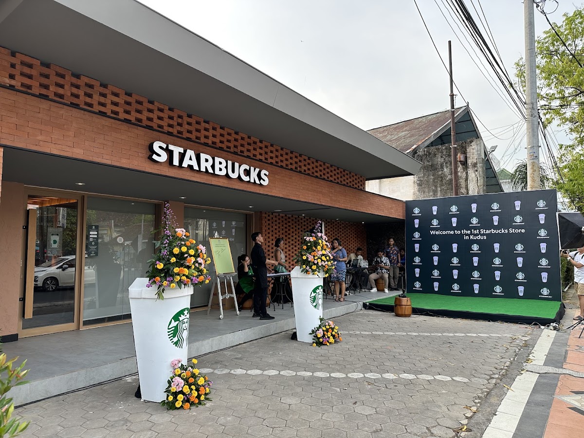 Starbucks Ahmad Yani Kudus