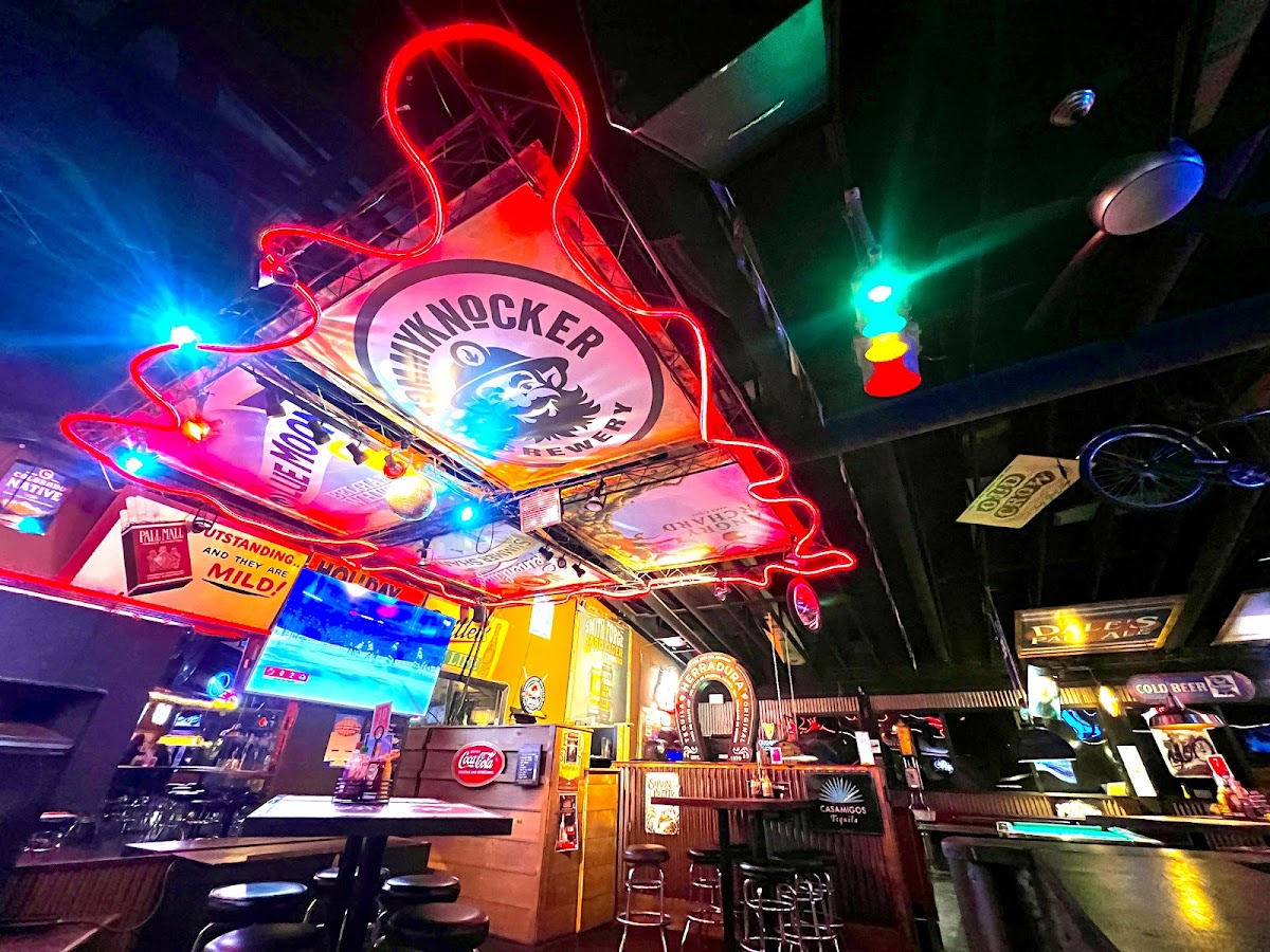 Long Shots Bar & Grill