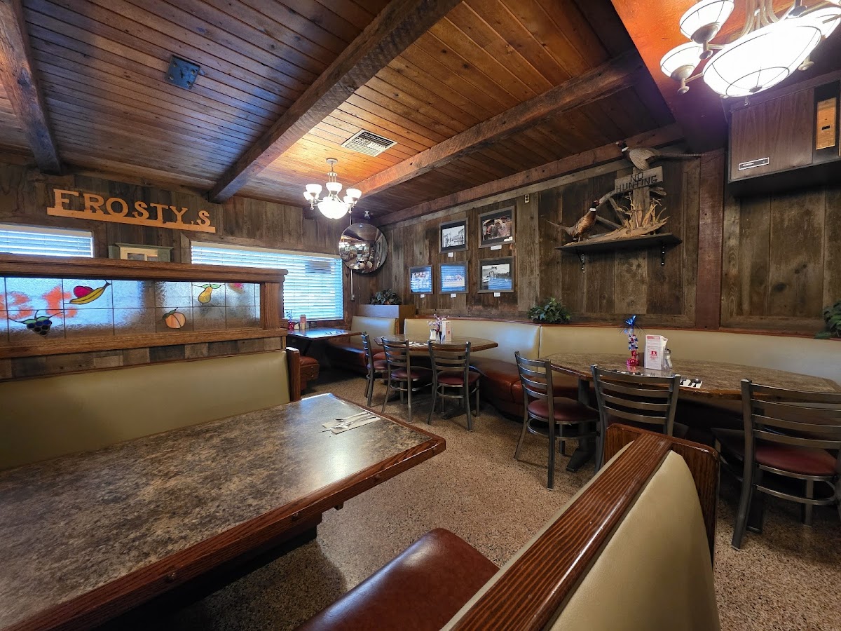 Bob's Texas T-Bone + Frosty's Lounge