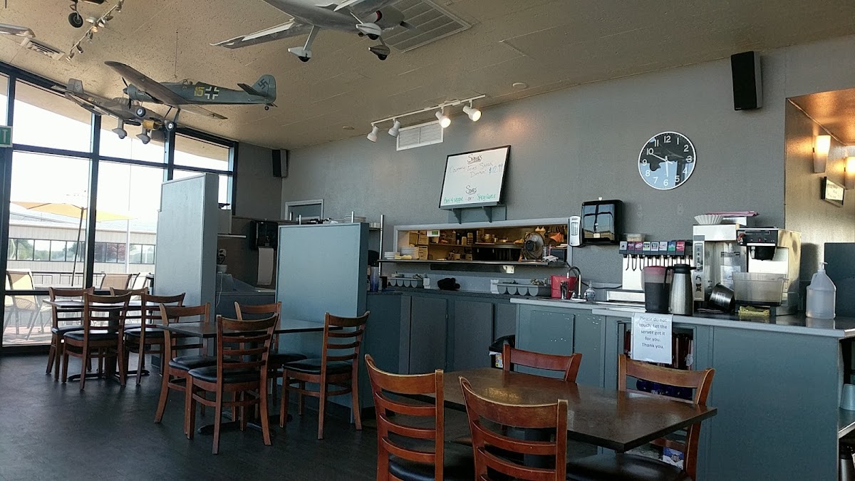 Flight Deck Restaurant & Lounge