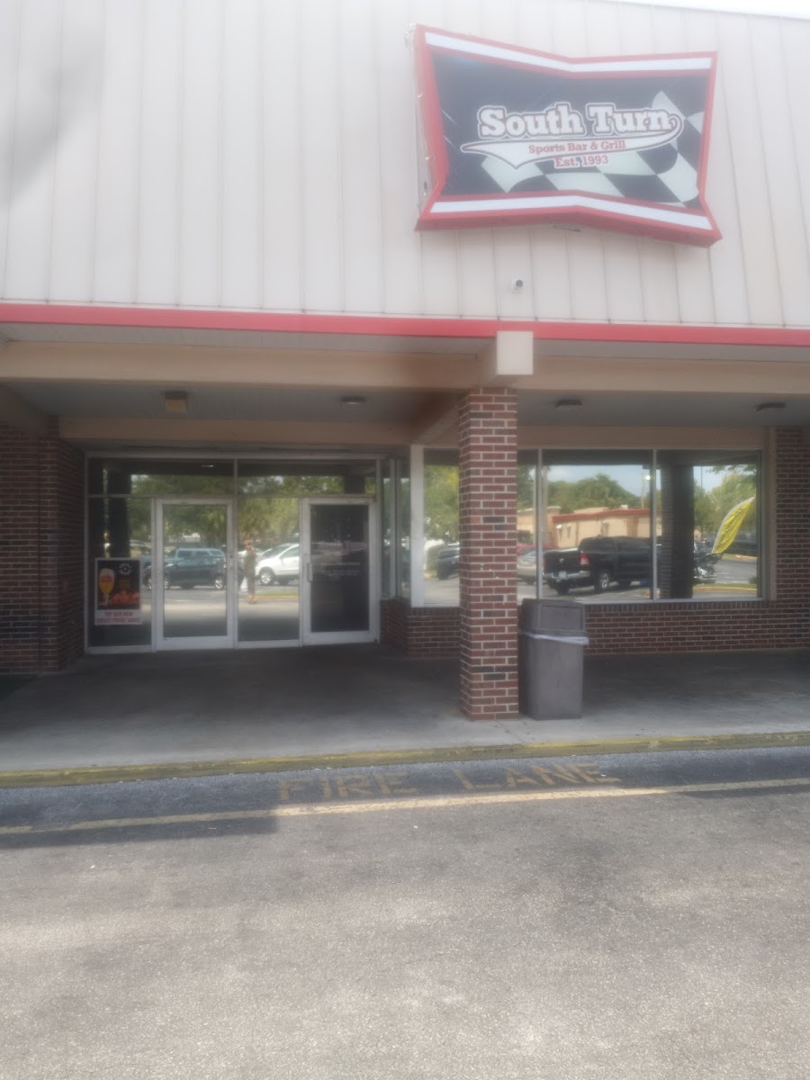 South Turn Lounge & Restaurant