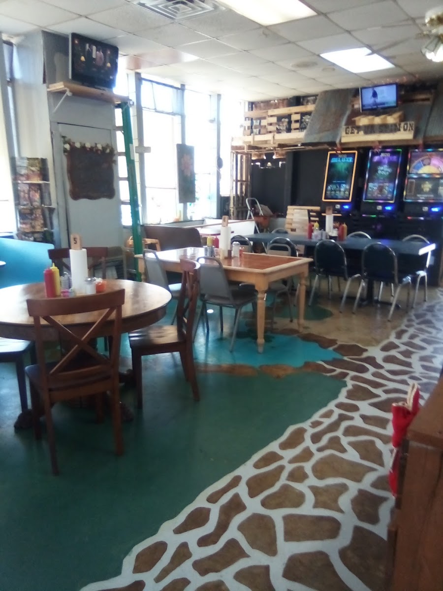 Lynn's Country Diner