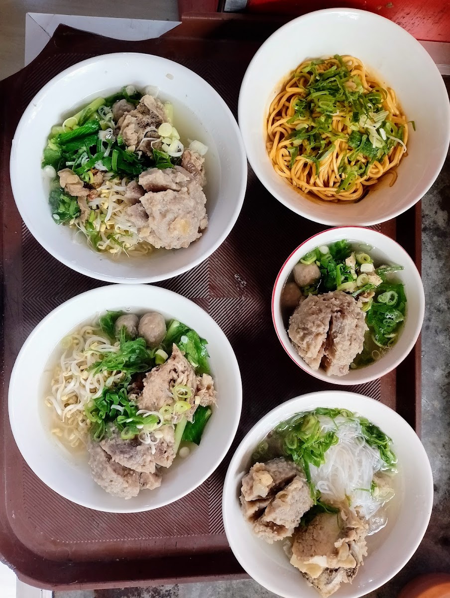 Saung bakso urat