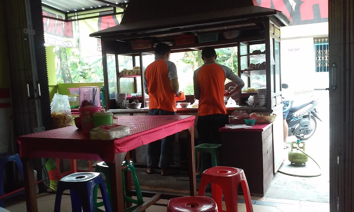 Bakso Raksasa 'PAK AMIN'