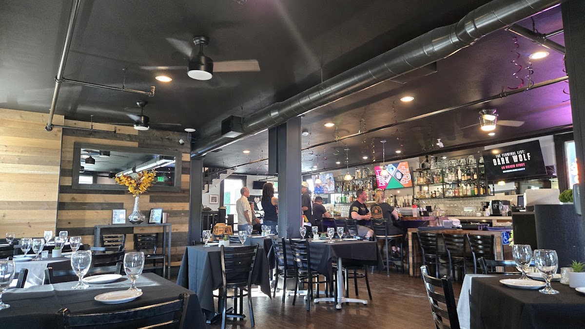 Six Eleven Restaurant & Bar