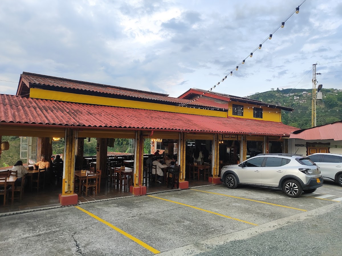 Los Arrieros . Cocina Cultural Cafetera