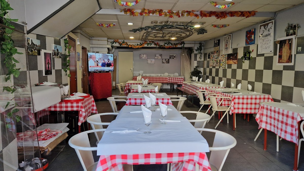 Deguste by Pedro Pinto