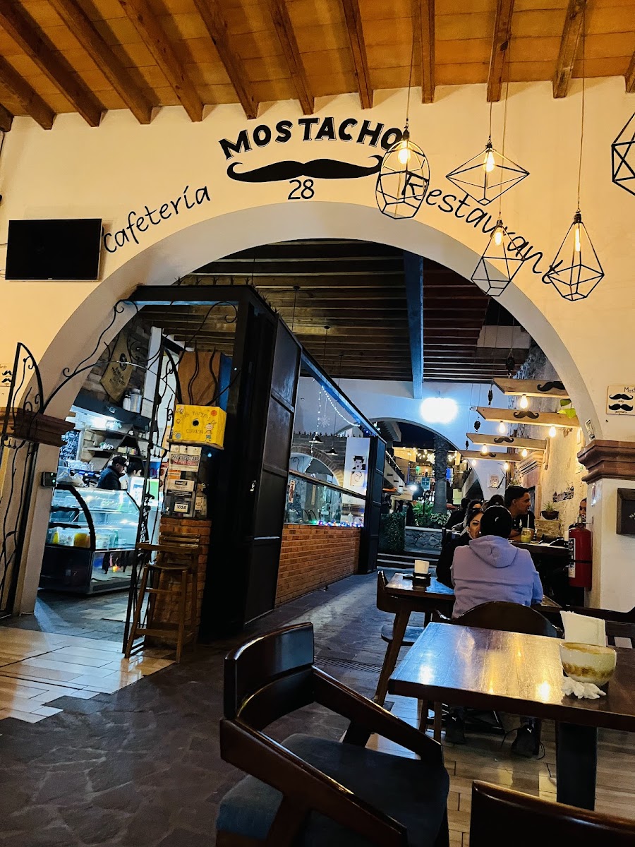 Mostacho 28