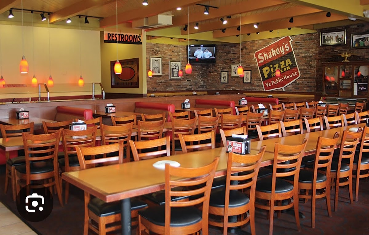 Shakey's Pizza Parlor