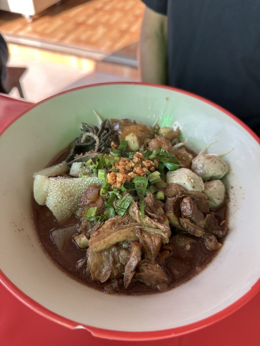 ก๋วยเตี๋ยวเรือ 8 เซียน หมูตุ๋น เนื้อตุ๋น สาขา 2