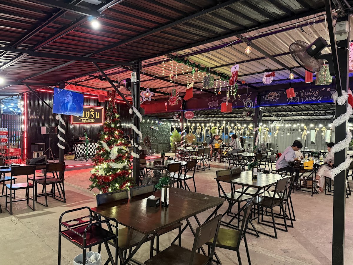 รวยริน Seafood & Bar