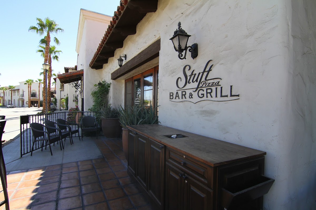 Stuft Pizza Bar & Grill