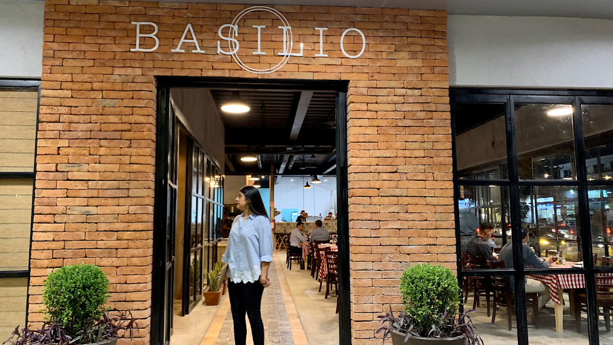 Basilio Comer y Beber