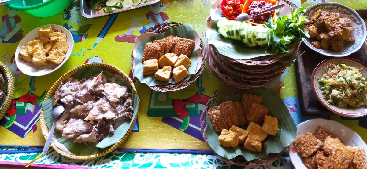 Ingkung Ayam Jawa Cikalan