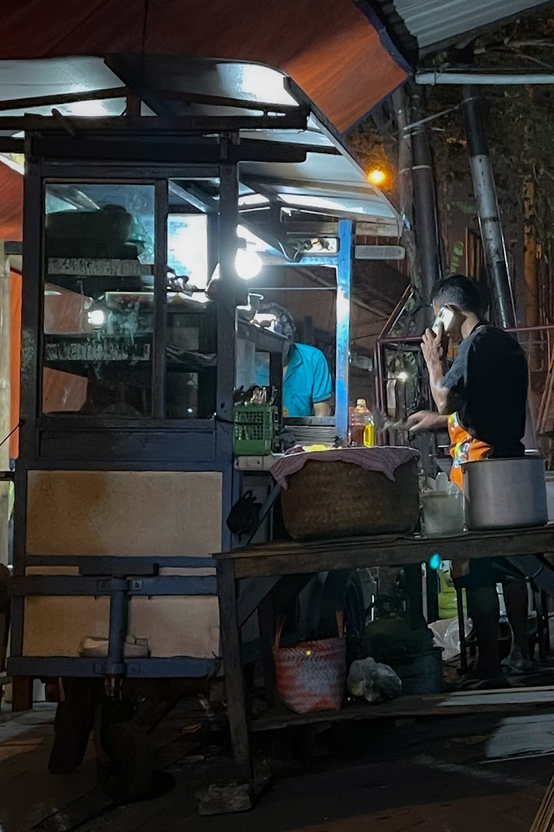 Nasi goreng Pak ndut / cak bakrie