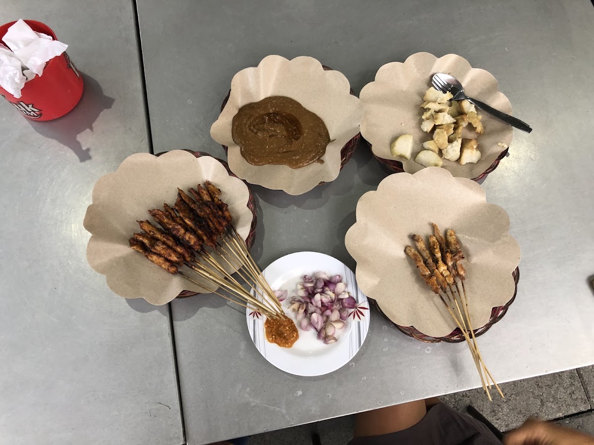 Gajah Jingkrak Sate Asin Pedas