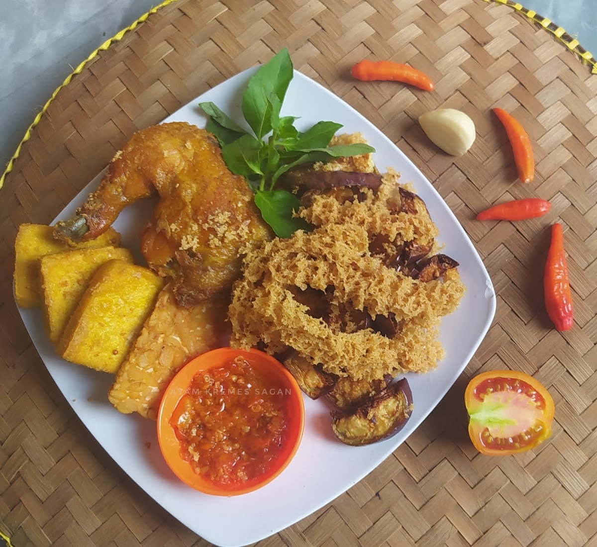 Ayam Kremes Sagan (Ayam , Lele Goreng Kremes) ꧋ꦄꦪꦩ꧀ꦏꦿꦺꦩꦺꦱ꧀ꦱꦒꦤ꧀