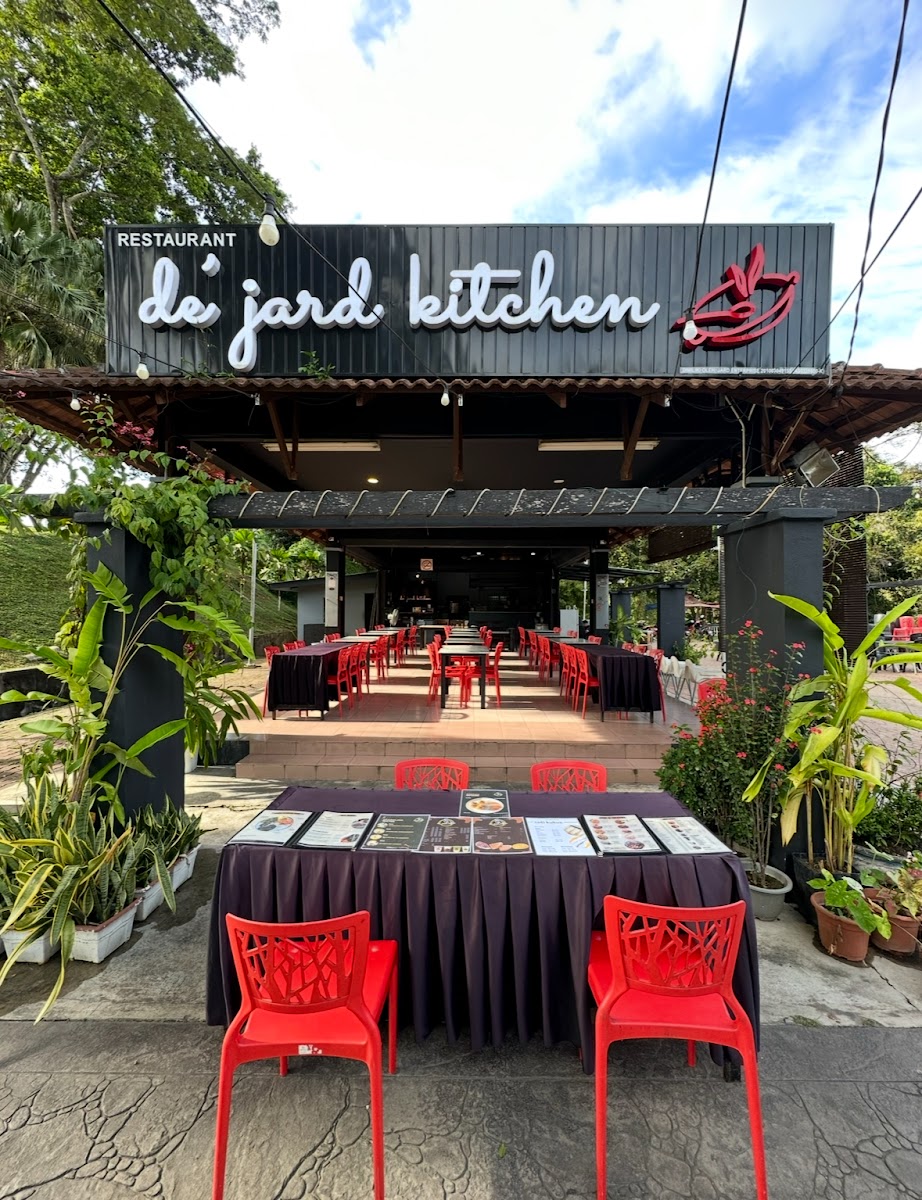 Restoren De' Jard Kitchen