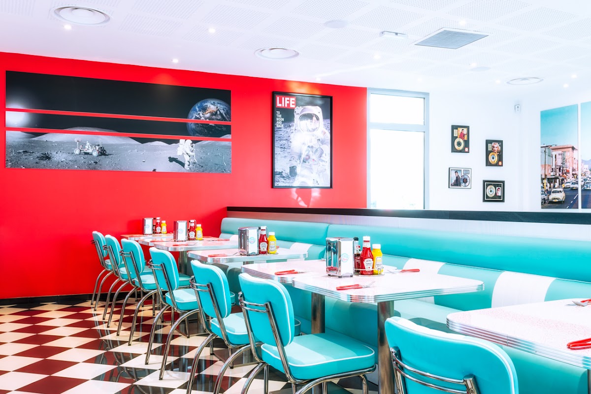 Holly's Diner