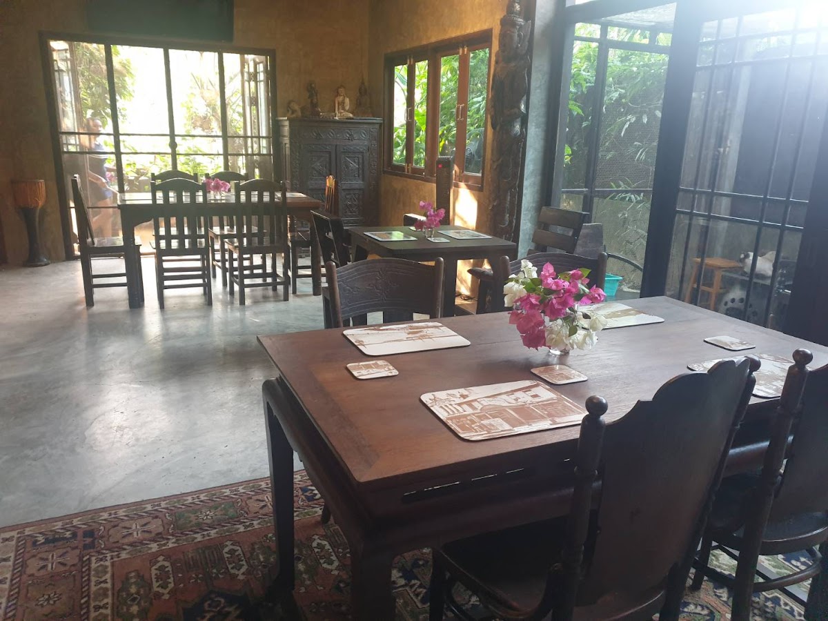 Santi Bar & Bistro