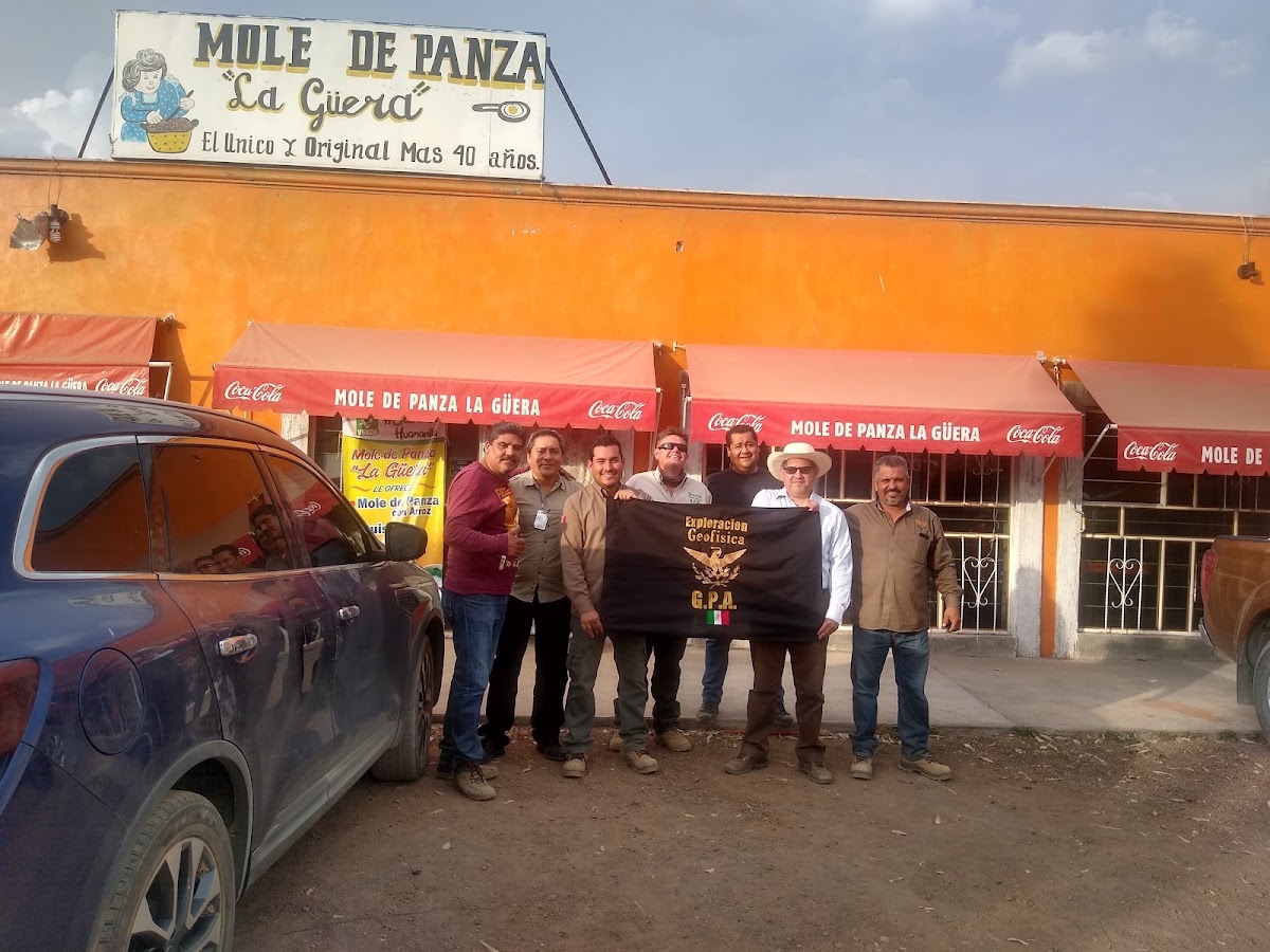 Mole De Panza La Güera 'No Tenemos Sucursales'