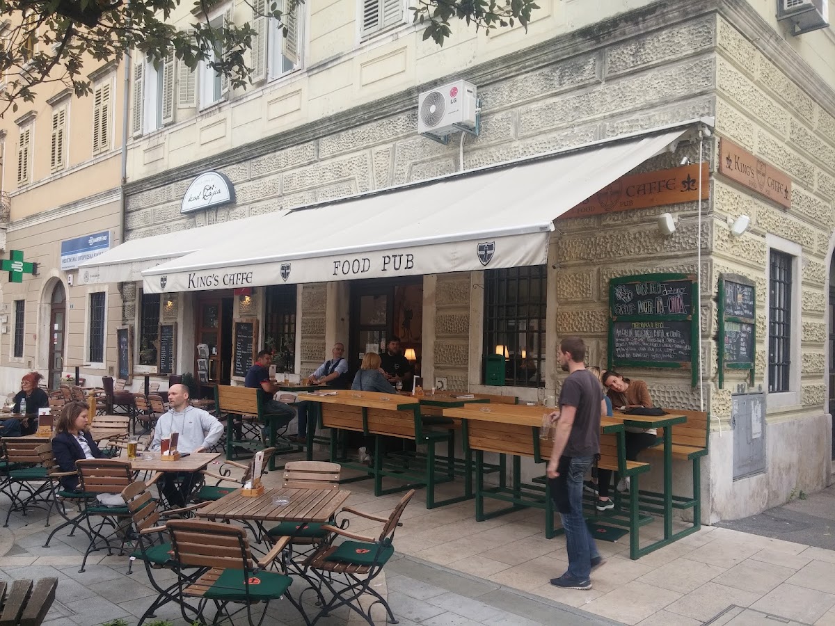 King’s Caffe food pub