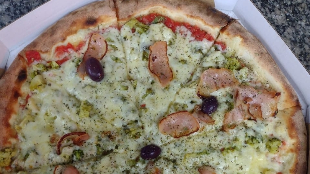 Bella Nonna Pizzaria e Esfiharia