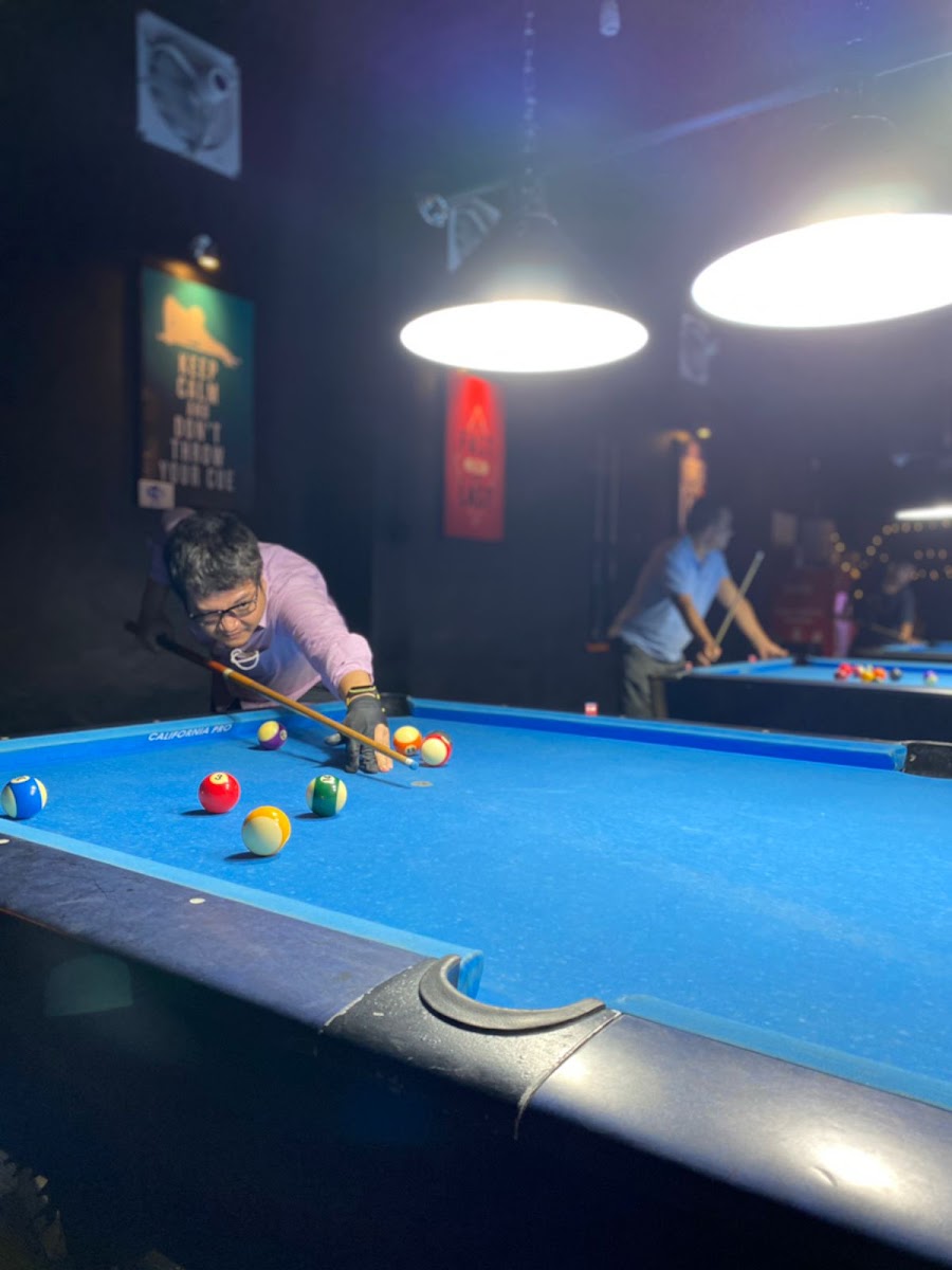 PLATINUM cafe & billiard