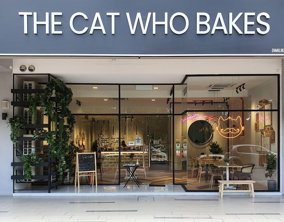 The Cat Who Bakes